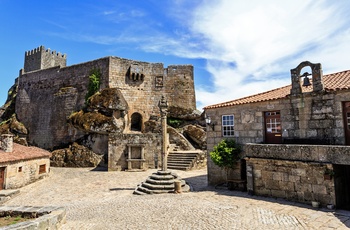 Fæstning i Sortelha - en gammle historisk bjerglandsby i Portugal