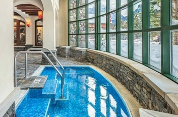 Post Hotel & Spa, Lake Louise i det vestlige Canada - Saltvandspool