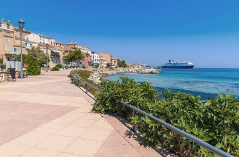 Promenaden i  L'Ile Rousse, Korsika, Frankrig