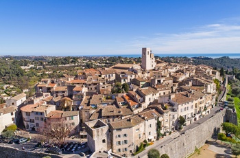 Luftfoto at fæstningsbyen Saint-Paul de Vence, Provence i Frankrig