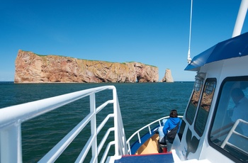 På bådudflugt til Percé Rock, Quebec i Canada