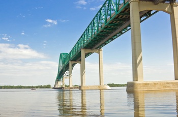 Laviolette broen over Saint Lawrence floden ved Trois Rivieres, Quebec i Canada