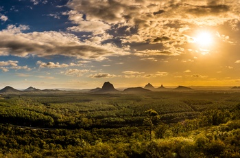 Solnedgang over Glasshouse Mountains 