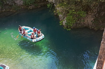 Rafting på Voidomatis floden i Vikos-Aoos National Park - Grækenland