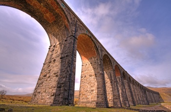 Ribblehead viadukten i Yorkshire Dales nationalpark - Nordengland