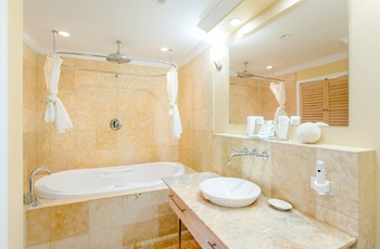 Rockwater Secret Cove Resort, Lodge Deluxe Poolside Bathroom