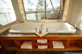 Rockwater Secret Cove, Tenthouse Suite, Jacuzzi Bathtub