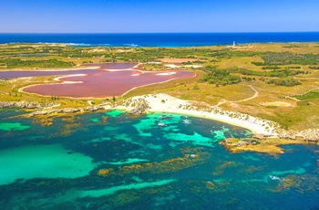 Luftfoto af Pink Lake på Rottnest Island - Western Australia