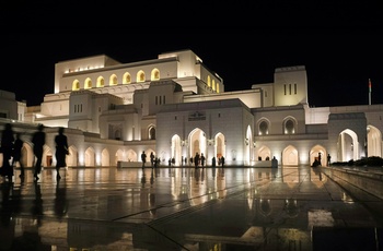 Besøgende på vej til Royal Opera House i Muscat - Foto: Daniele Levis Pelusi, Unsplash