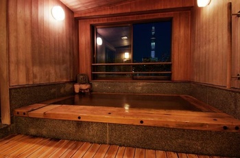 Ryokan Asakusa Shigetsu - Bad med udsigt på 6. sal