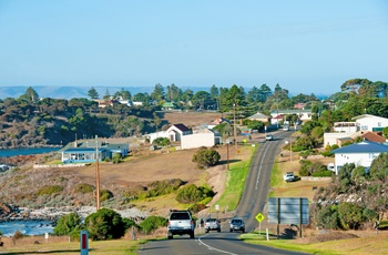 Vej gennem kystbyen Penneshaw på Kangaroo Island - South Australia