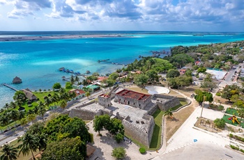 Luftfoto af Saint Felipe de Bacalar fort i Bacalar ved lagunen - Yucatán-halvøen i Mexico
