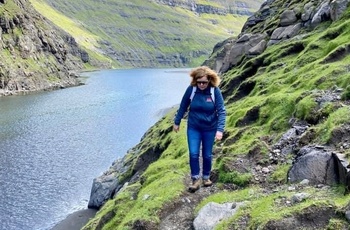 Saksun vandring til stranden Færøerne