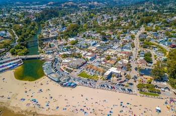 Udsigt over Santa Cruz og byens skønne strande - Californien