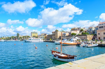 Havnepromenaden i kystbyen Alghero, Sardinien