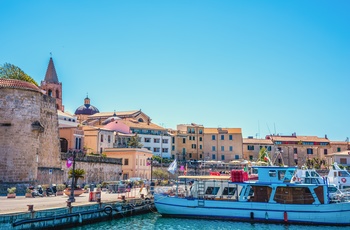 Turbåd i kystbyen Alghero, Sardinien