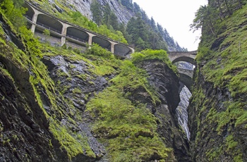 Bro i Viamala kløften i Schweiz