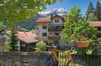 Bjergbyen Splügen i Schweiz