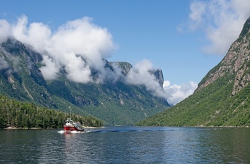 Sejltur - På vej mod Western Brook Pond i Gros Morne National Park - Newfoundland i Canada