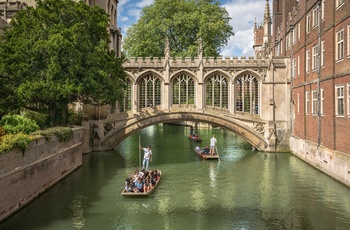 Sejltur på floden Cam i Cambridge - England