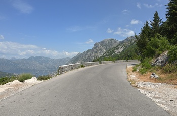 Hårnålesving langs Serpentine Road mellem Kotor og Njeguši i Montenegro