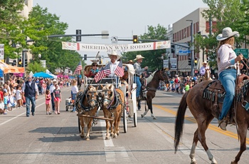 Parade gennem byen under Sheridan WYO Rodeo, Wyoming - Foto: Shawn Parker, Sheridan County Travel & Tourism