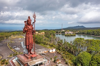 33 meter høj Shiva statue ved Grand Bassin - det helligste sted for hinduer i Mauritius