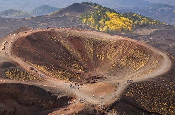 Krateret på toppen af vulkanen Etna på Sicilien