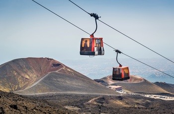 Kabelbane på vej til toppen af vulkanen Etna
