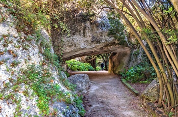 Grotte i Den arkæologiske park i Siracusa 