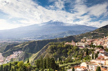 Taormina med Etna i baggrunden 