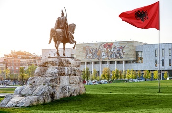 Skanderberg Square i hovedstaden Tirana - Albanien
