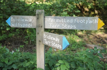 Skilt med vandrerute til Tarr Step i Exmoor National Park - England