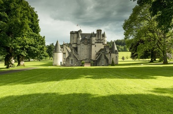 Skotland - Fraser Castle i sine grønne omgivelser (Foto  VisitScotland & Kenny Lam)