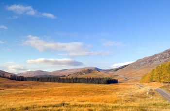 Skotland - General Wades military road mod Corrieyairack Pass med River Spey til venstre tæt på Aviemore