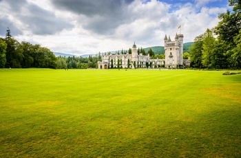 Skotland, Aberdeenshire - Balmoral Castle med dt smukke grønne højland i baggrunden (Foto VisitScotland & North East 250 - Damian Shields)