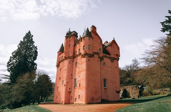 Skotland, Aberdeenshire, Alford - det lyserøde Craigievar Castle om efteråret