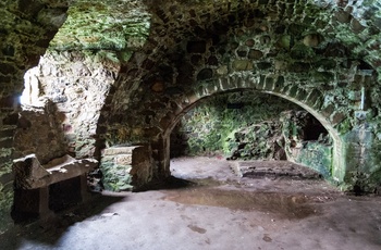 Skotland, Aberdeenshire, Stonehaven - hvælvingerne under Dunnottar Castle