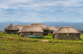 Skotland, Isle of Skye - gårde på kanten af havet på Skye Museum of Island Life