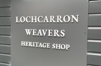 Skotland, Lochcarron - skilt på væveriets Heritage Shop