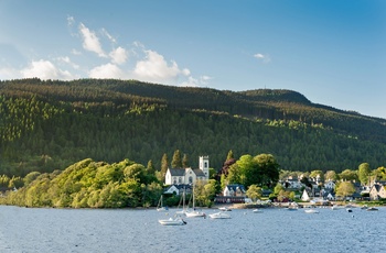 Skotland, Perthshire - byen Kenmore set fra Loch Tay