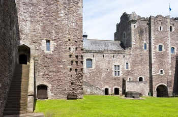Skotland, Stirlinghamshire, Doune - den imponerende gårdsplads på Doune Castle