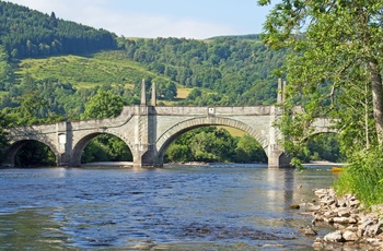 Wades Bridge, en gammel smuk bro over floden Tay River ved byen Aberfeldy, Skotland