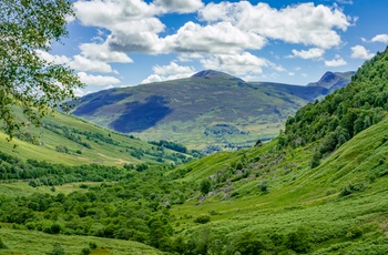 Den grønne, frodige dal Glen Ogle i Skotland