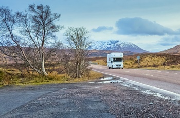 Autocamper gennem Highlands of Glenonce - Skotland