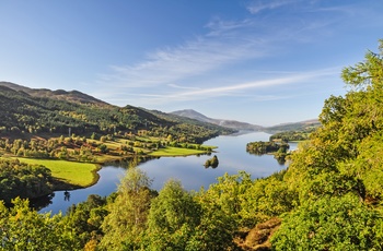 Udsigt ud over søen Loch Tummel og Tay Forest Park i Skotland