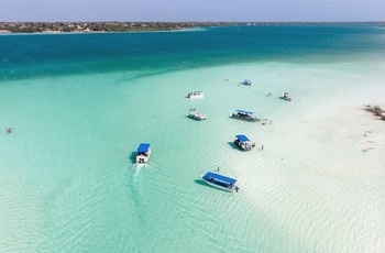Småbåde i Bacalar lagunen - Yucatán-halvøen i Mexico