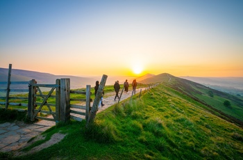 Solopgang på The Great Ridge på Mam Tor bjerget i Peak District