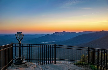 Solnedgang over Cliff Falls i Caesars Head State Park, South Carolina