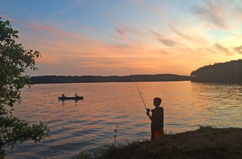 Lystfisker på Dreher Island ved Lake Murray, South Carolina